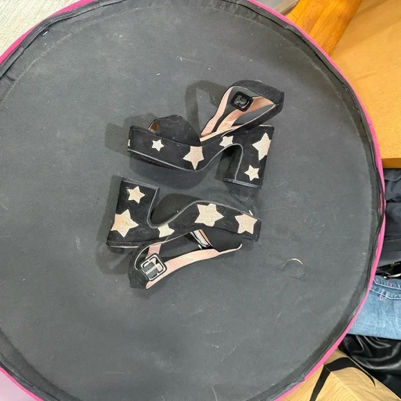Betsey Johnson Black Heels with Gold Stars - Picture 2 of 2